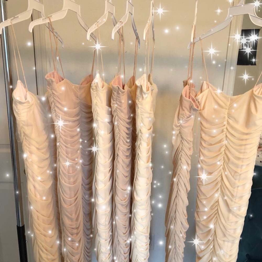 Gorgeous Dream Girl Dresses ✨ Mini & Midi - Picture 3 of 7